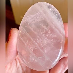 🌹💎 Rose Quartz Palm Stone – Beautifully Polished, Natural Crystal